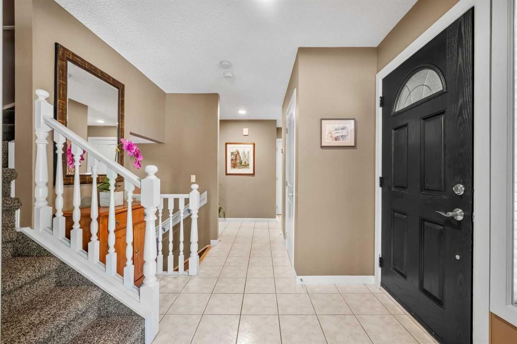 39 Deermoss Place Se, Calgary, AB