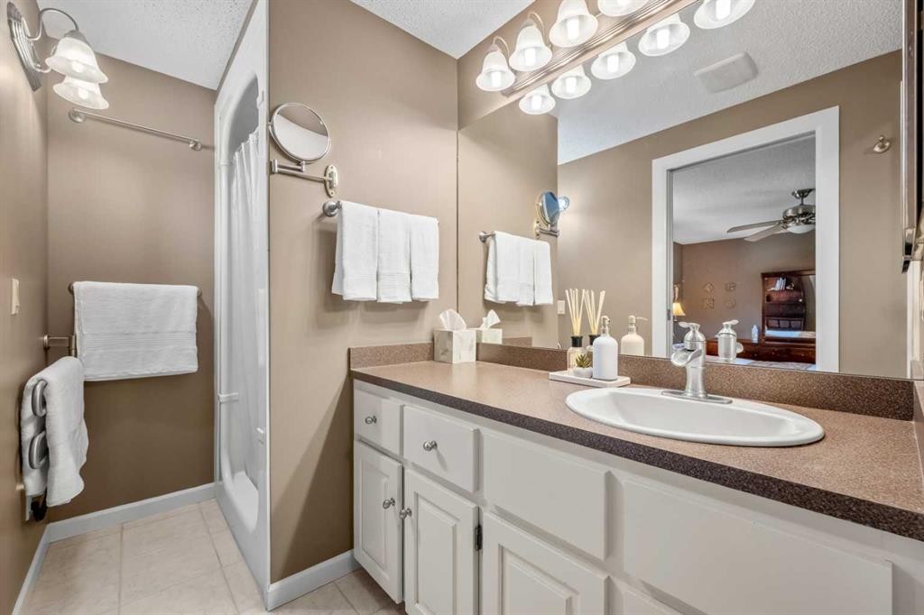 39 Deermoss Place Se, Calgary, AB