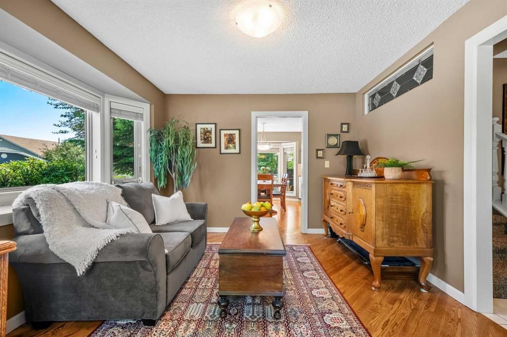 39 Deermoss Place Se, Calgary, AB