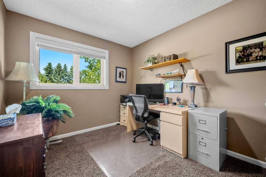 39 Deermoss Place Se, Calgary, AB