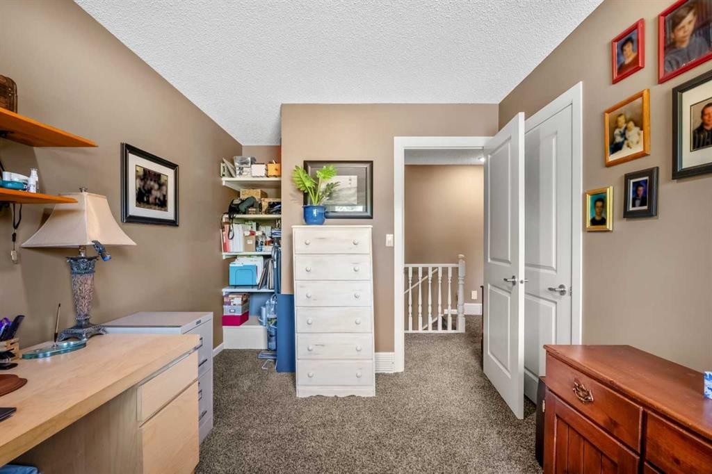39 Deermoss Place Se, Calgary, AB