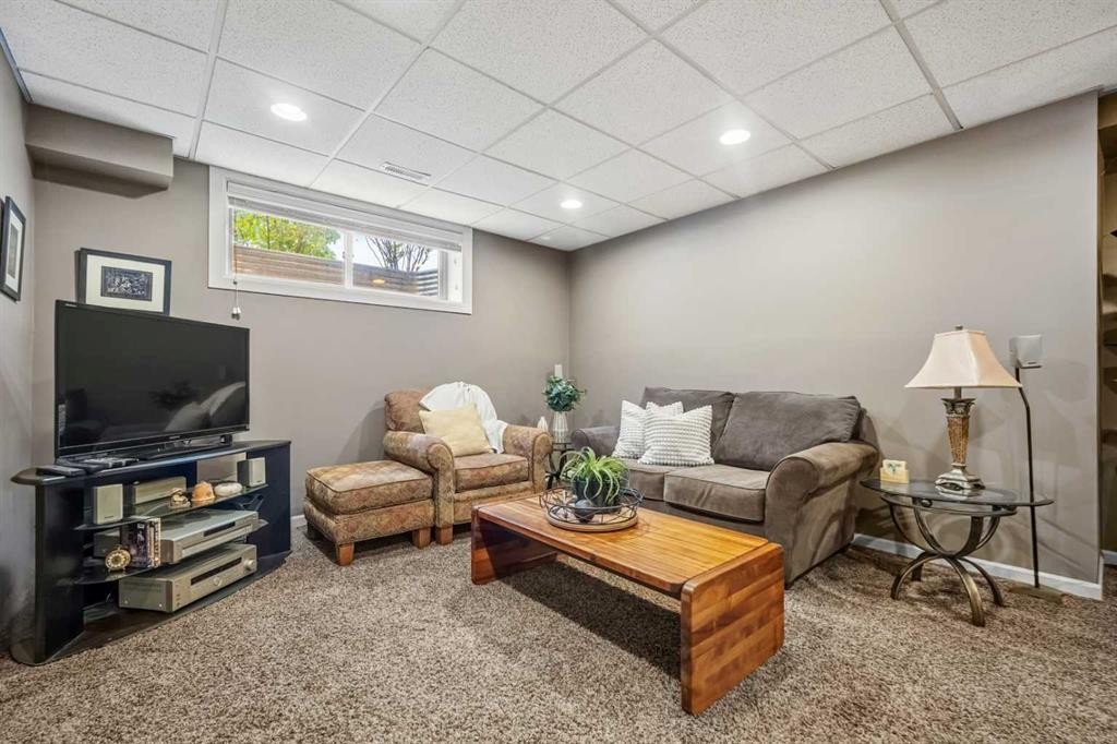 39 Deermoss Place Se, Calgary, AB