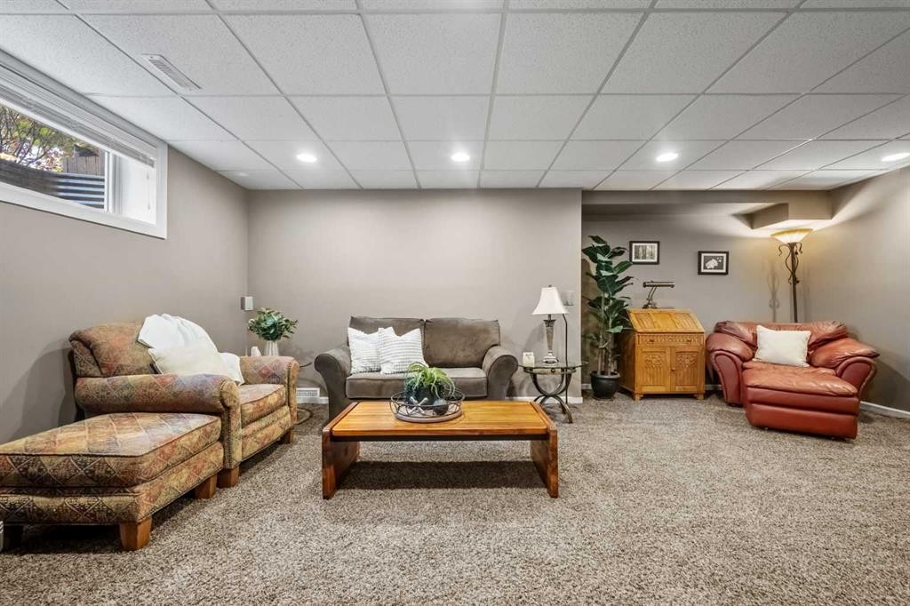 39 Deermoss Place Se, Calgary, AB