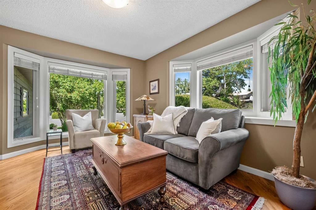 39 Deermoss Place Se, Calgary, AB