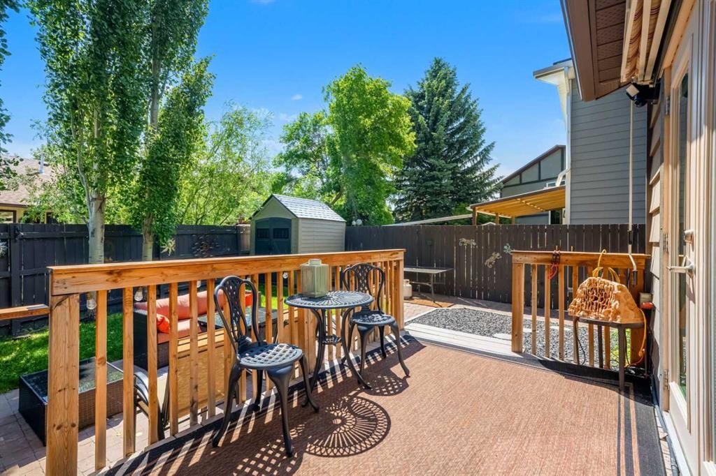 39 Deermoss Place Se, Calgary, AB