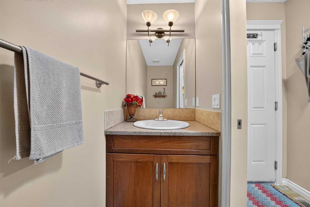 202 Silverado Range Place Sw, Calgary, AB - Indoor Photo Showing Bathroom