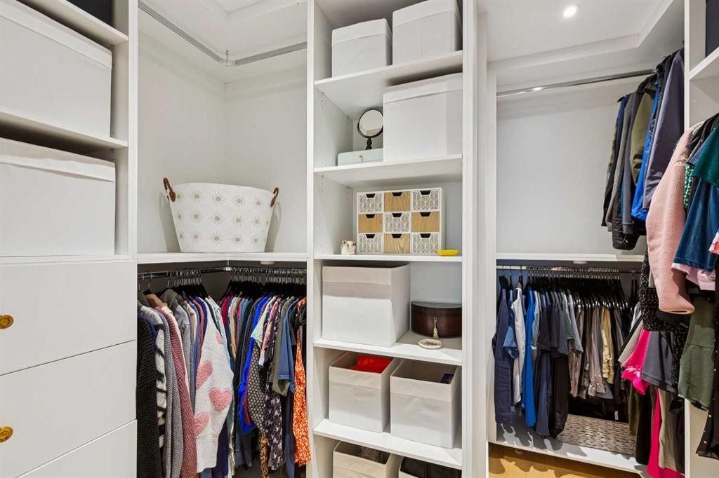 16 Calandar Road Nw, Calgary, AB - Indoor With Storage