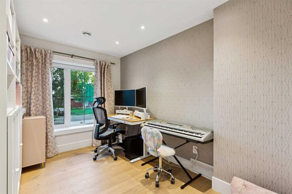 16 Calandar Road Nw, Calgary, AB - Indoor Photo Showing Office