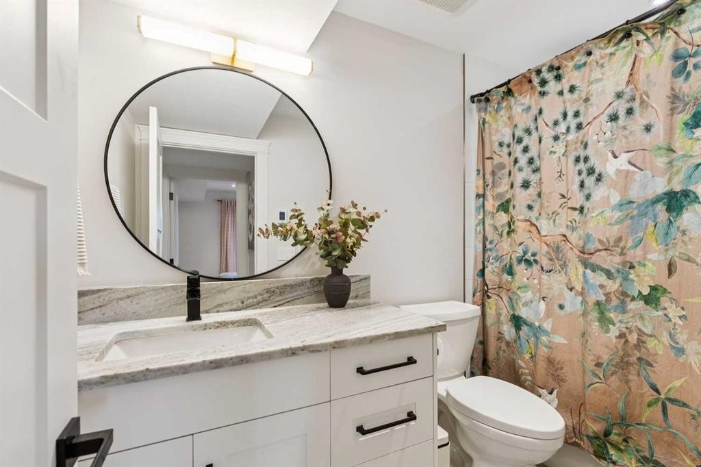 16 Calandar Road Nw, Calgary, AB - Indoor Photo Showing Bathroom