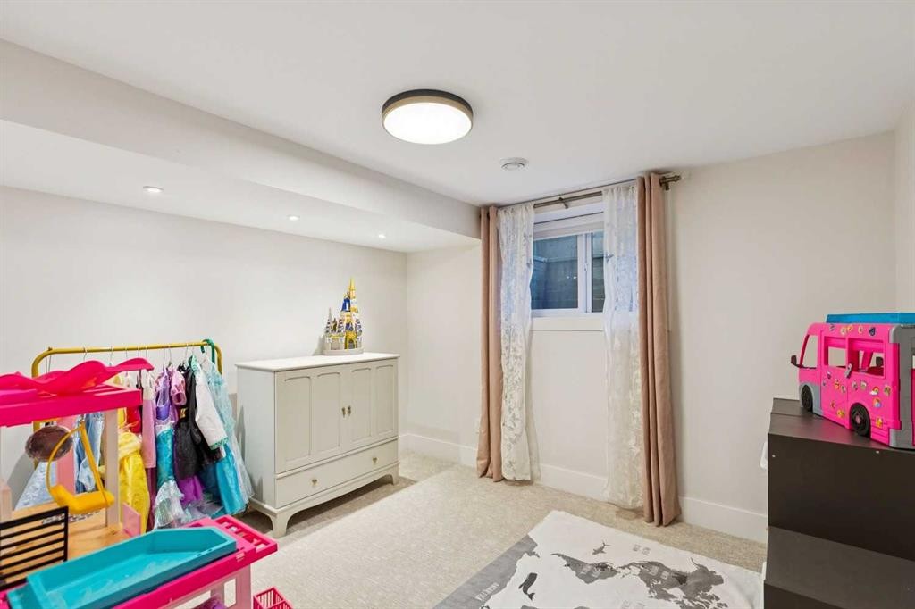 16 Calandar Road Nw, Calgary, AB - Indoor Photo Showing Bedroom