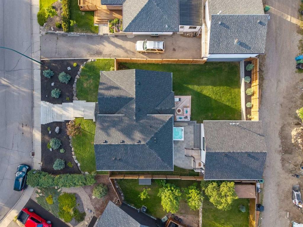 16 Calandar Road Nw, Calgary, AB - With View
