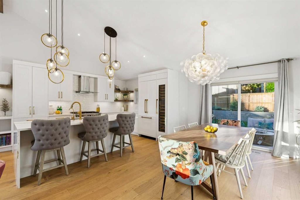 16 Calandar Road Nw, Calgary, AB - Indoor Photo Showing Dining Room
