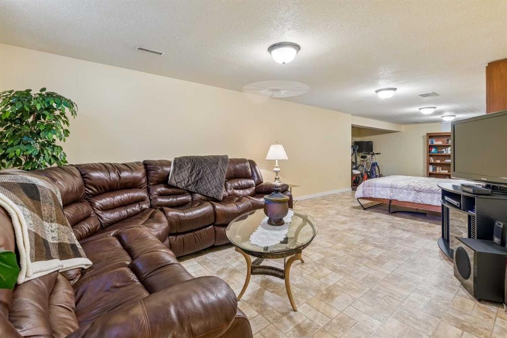 9403 Abbott Place Se, Calgary, AB