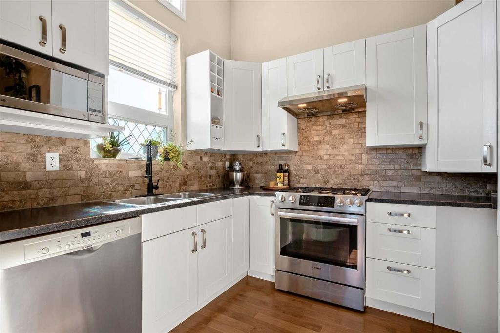 336 Butte Place, Stavely, AB - Indoor Photo Showing Kitchen With Double Sink