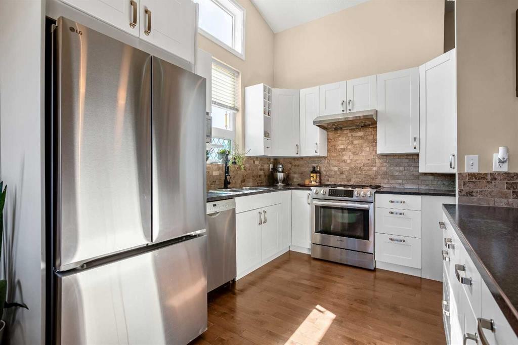 336 Butte Place, Stavely, AB - Indoor Photo Showing Kitchen With Upgraded Kitchen