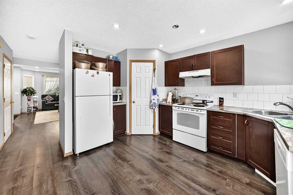 205 Hidden Hills Place Nw, Calgary, AB - Indoor Photo Showing Kitchen