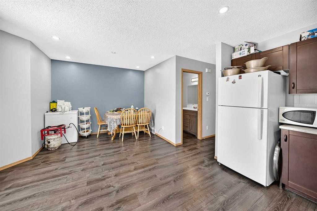 205 Hidden Hills Place Nw, Calgary, AB - Indoor Photo Showing Kitchen