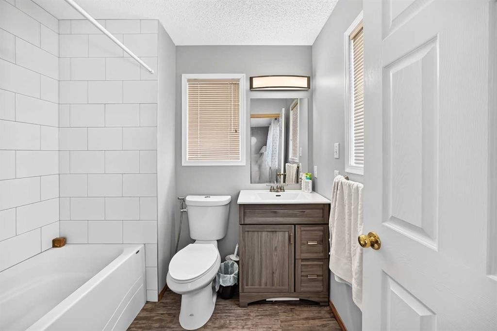 205 Hidden Hills Place Nw, Calgary, AB - Indoor Photo Showing Bathroom