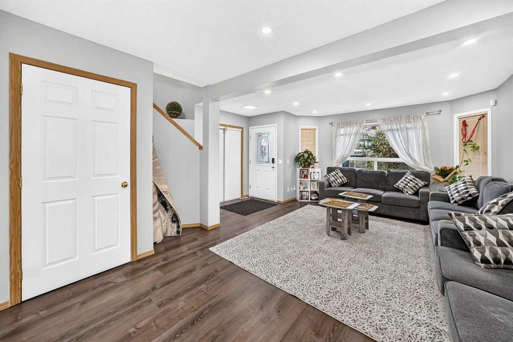 205 Hidden Hills Place Nw, Calgary, AB - Indoor