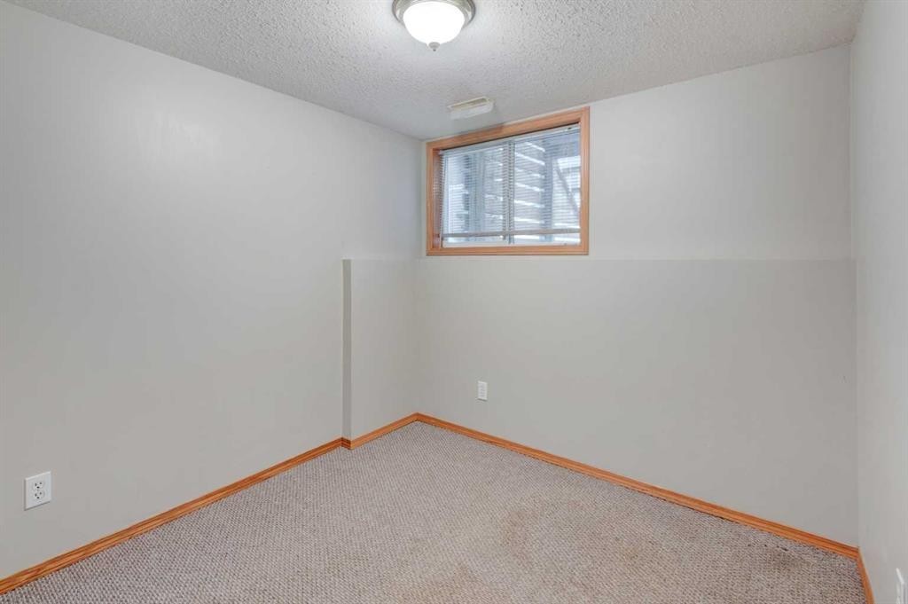 622 3 Street, Strathmore, AB