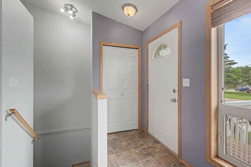 622 3 Street, Strathmore, AB