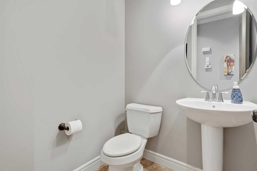 62 Copperleaf Terrace Se, Calgary, AB - Indoor Photo Showing Bathroom