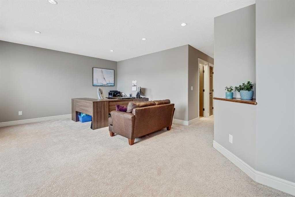 62 Copperleaf Terrace Se, Calgary, AB - Indoor Photo Showing Other Room