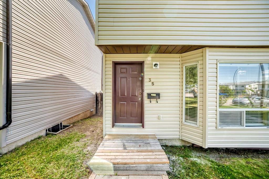 35 Martindale Court Ne, Calgary, AB