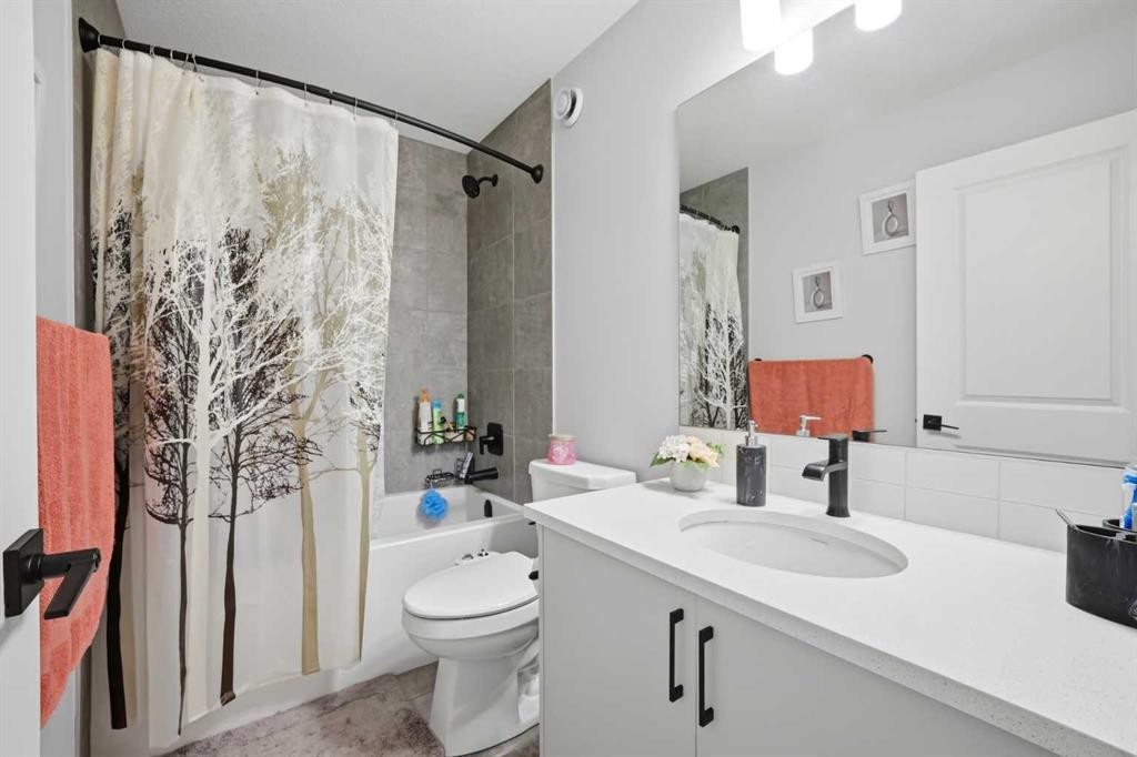 241 Homestead Crescent Ne, Calgary, AB - Indoor Photo Showing Bathroom