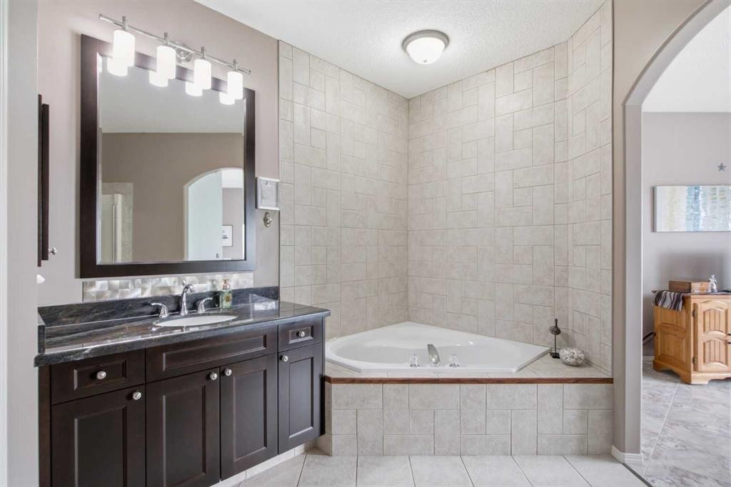 9 Hampstead Green Nw, Calgary, AB