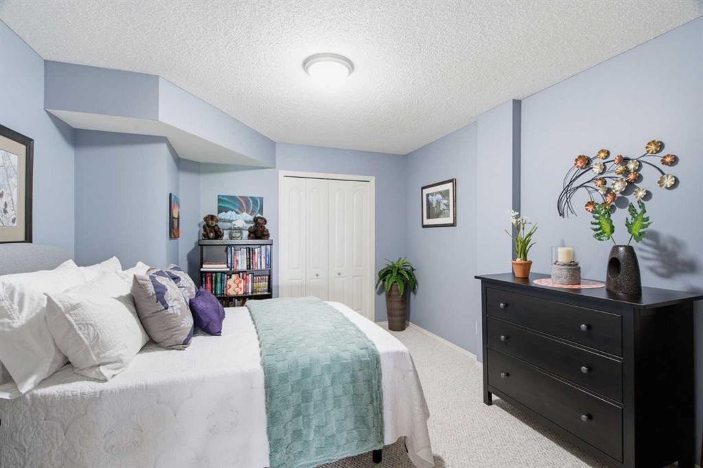 9 Hampstead Green Nw, Calgary, AB