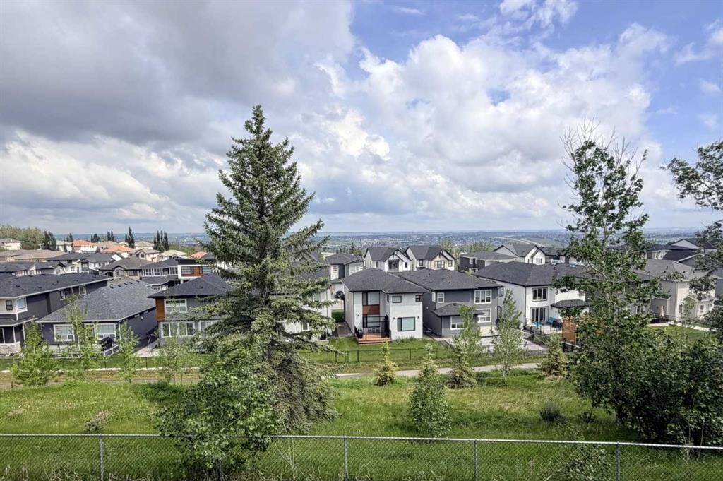 9 Hampstead Green Nw, Calgary, AB