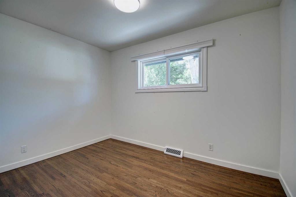4319 Greenview Drive Ne, Calgary, AB - Indoor Photo Showing Other Room