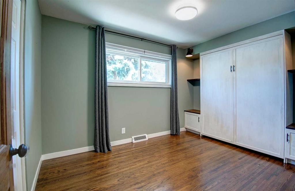 4319 Greenview Drive Ne, Calgary, AB - Indoor Photo Showing Other Room