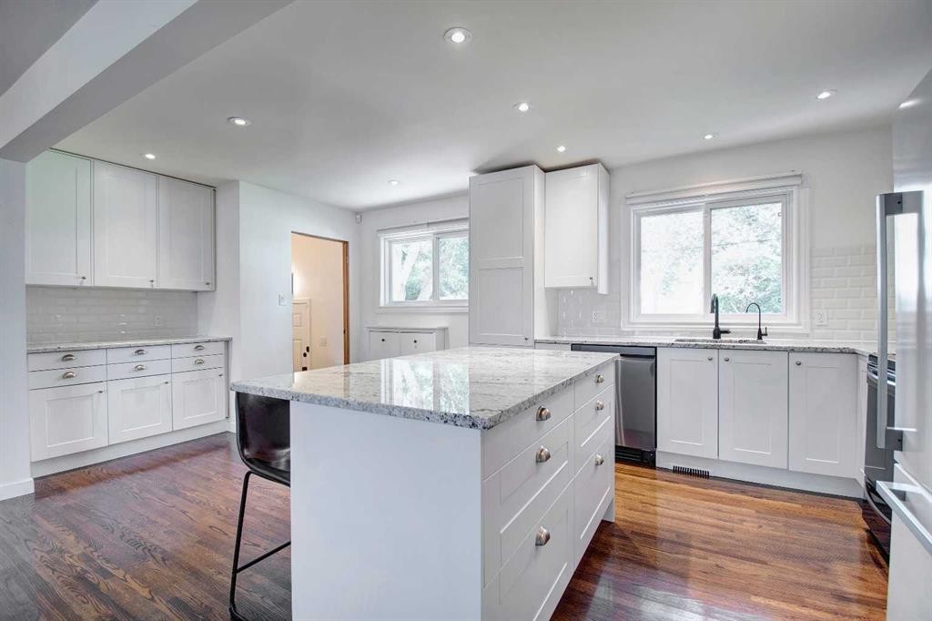 4319 Greenview Drive Ne, Calgary, AB - Indoor Photo Showing Kitchen With Upgraded Kitchen
