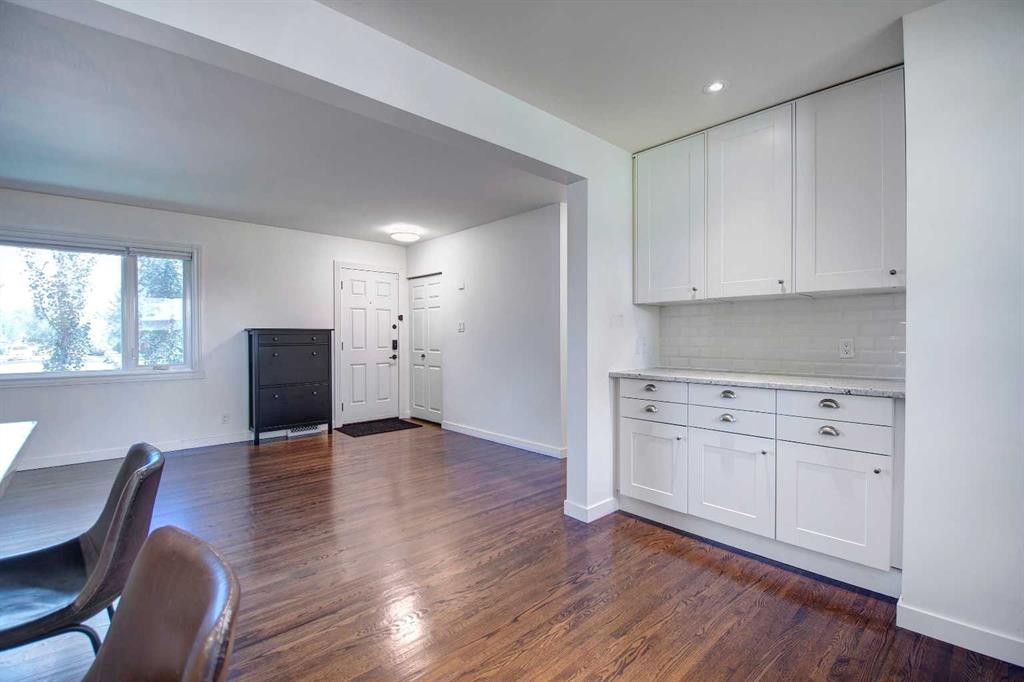 4319 Greenview Drive Ne, Calgary, AB - Indoor