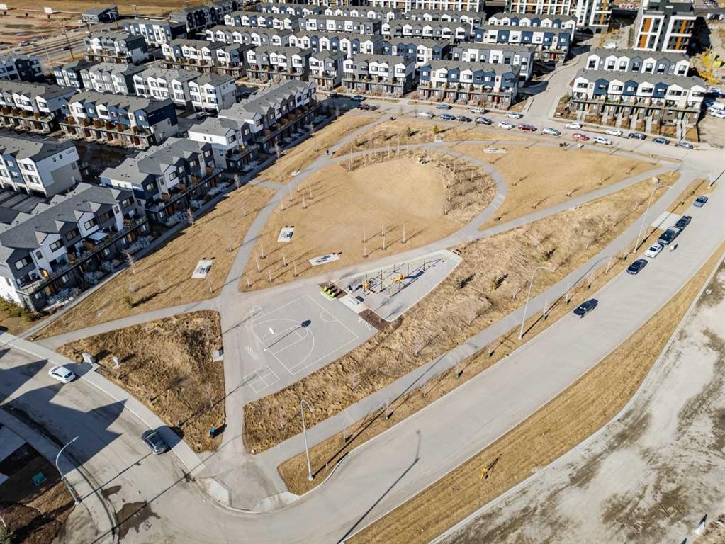 52 Eston Lane Se, Calgary, AB - With View