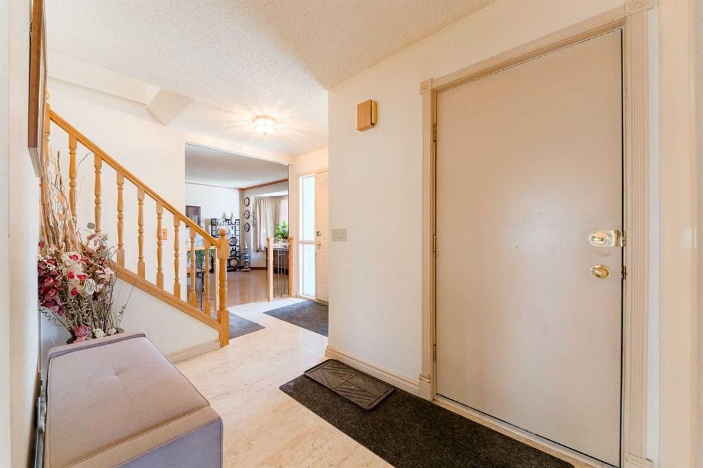 84 Shannon Way Sw, Calgary, AB
