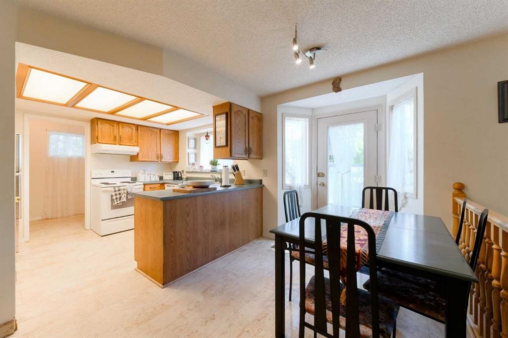 84 Shannon Way Sw, Calgary, AB