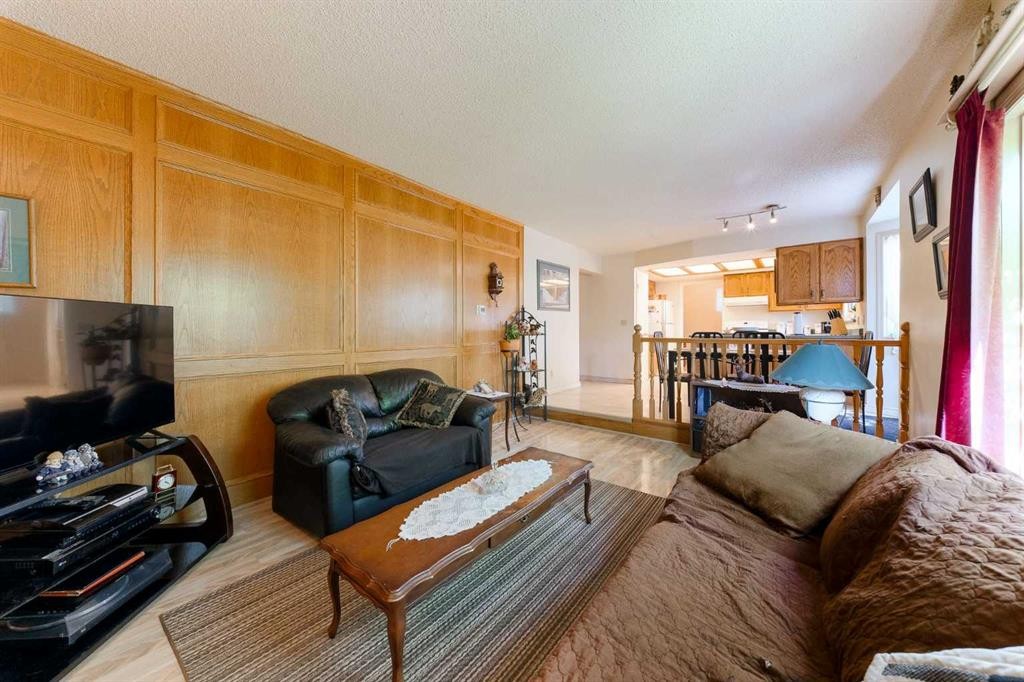 84 Shannon Way Sw, Calgary, AB