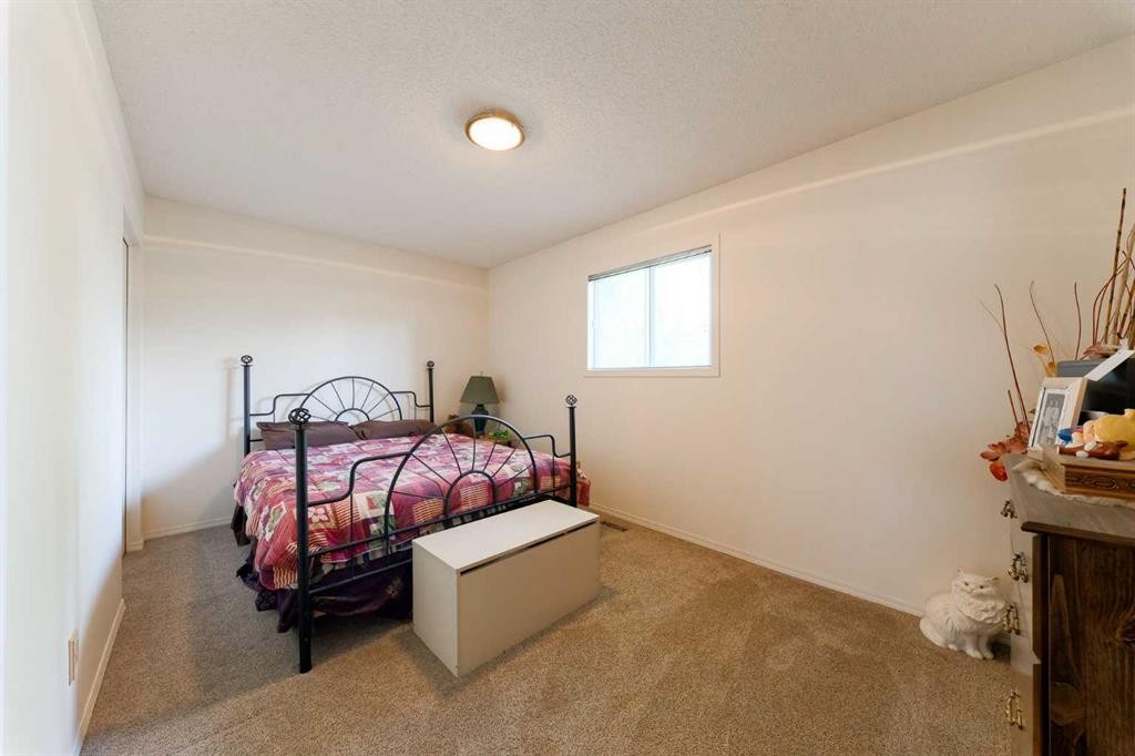 84 Shannon Way Sw, Calgary, AB