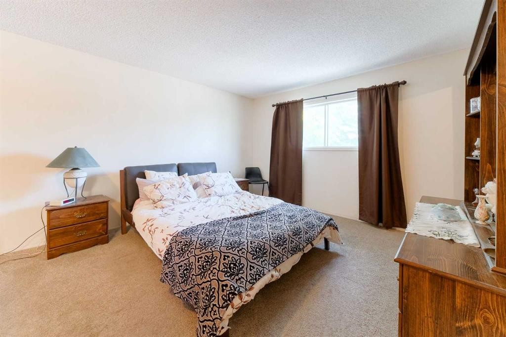 84 Shannon Way Sw, Calgary, AB