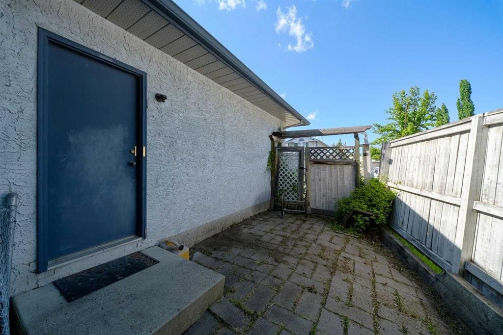 84 Shannon Way Sw, Calgary, AB