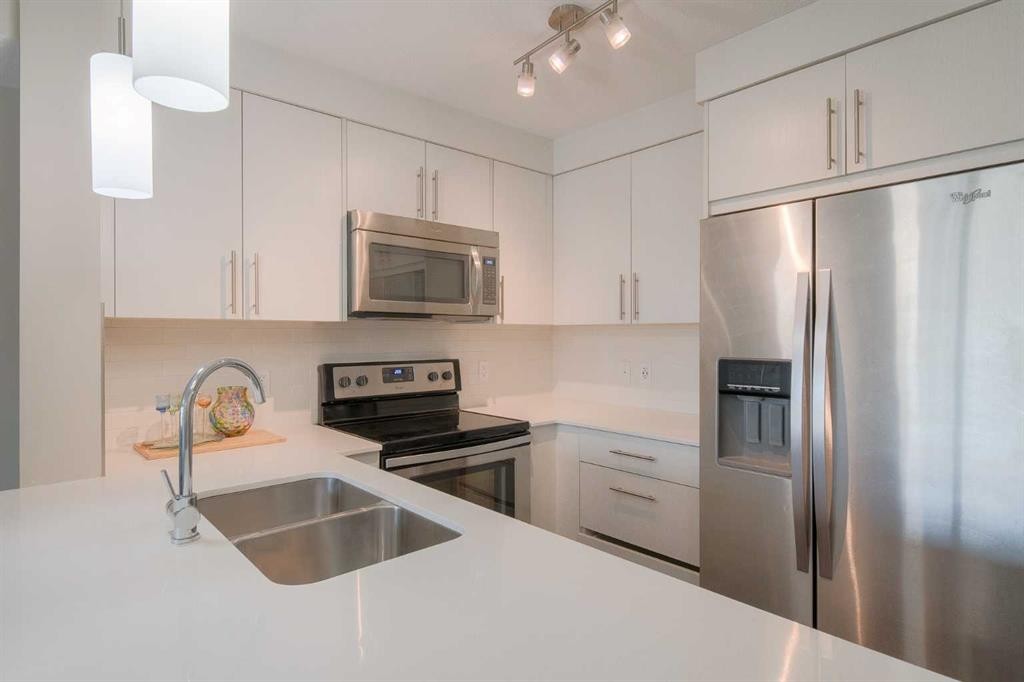 6305-302 Skyview Ranch Drive Ne, Calgary, AB - Indoor Photo Showing Kitchen With Stainless Steel Kitchen With Double Sink With Upgraded Kitchen