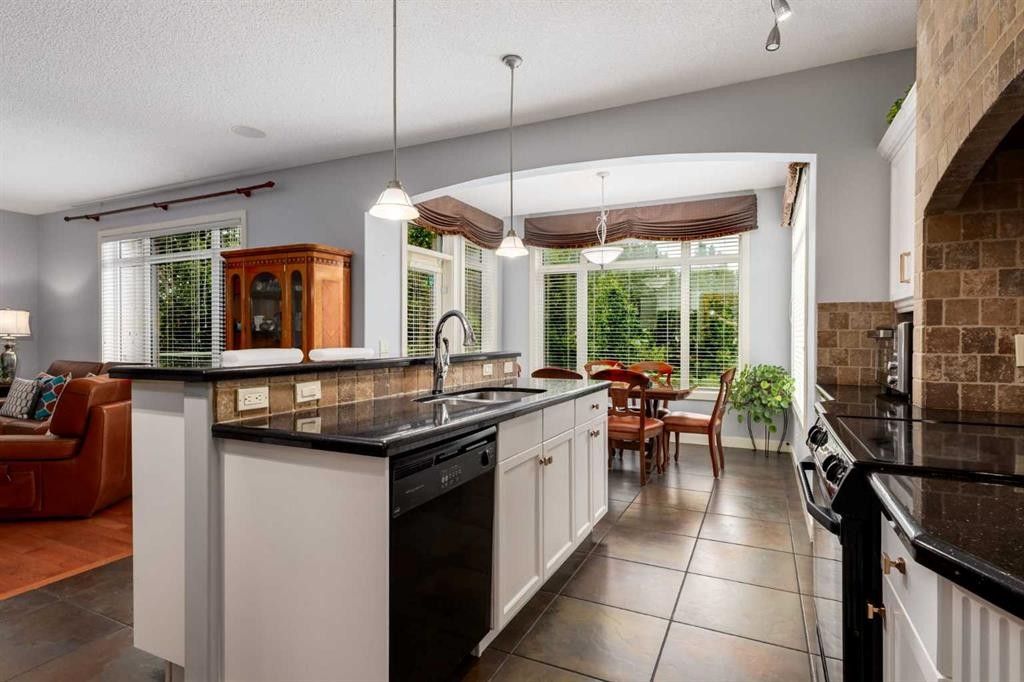 77 Royal Highland Road Nw, Calgary, AB