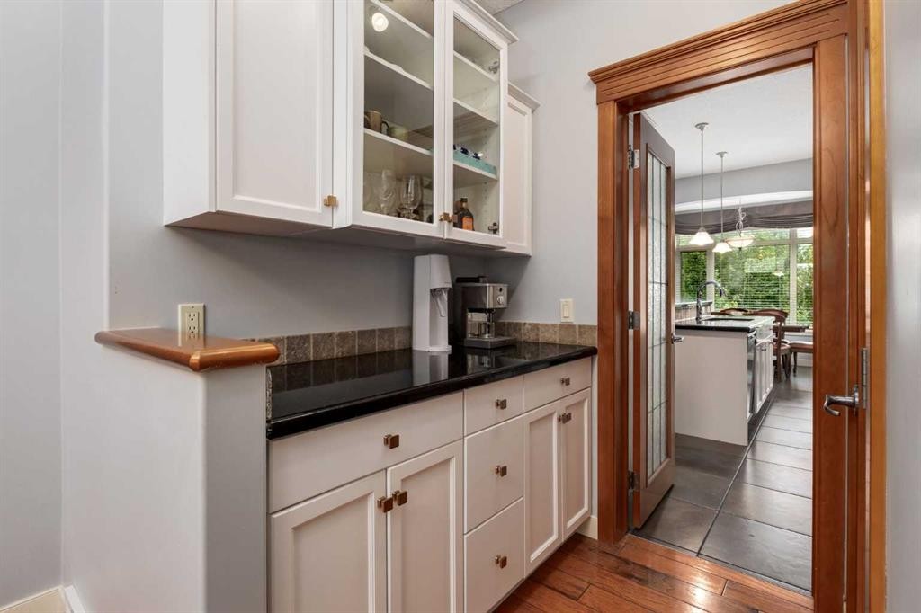 77 Royal Highland Road Nw, Calgary, AB