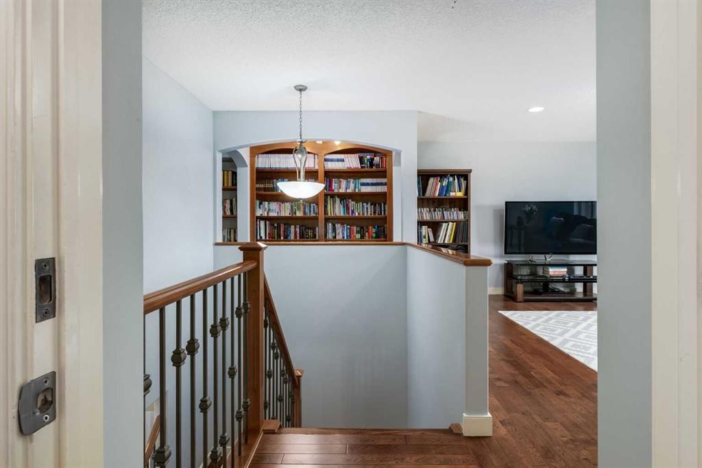77 Royal Highland Road Nw, Calgary, AB