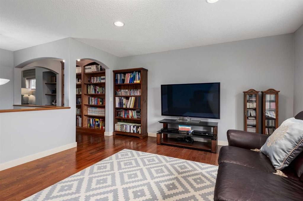 77 Royal Highland Road Nw, Calgary, AB
