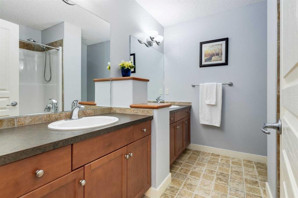 77 Royal Highland Road Nw, Calgary, AB