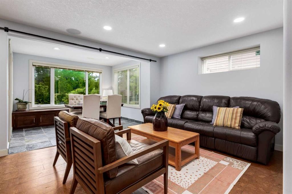 77 Royal Highland Road Nw, Calgary, AB